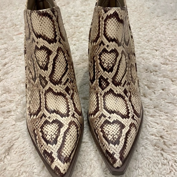 Vince Camuto Gradina python snakeskin booties women’s size 8 brand new in box - Picture 2 of 8